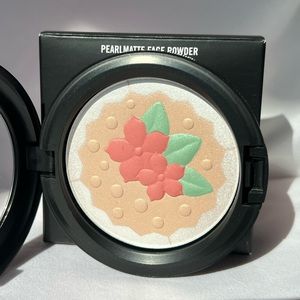 MAC Limited Edition Pearlmatte Face Powder - In For A Treat